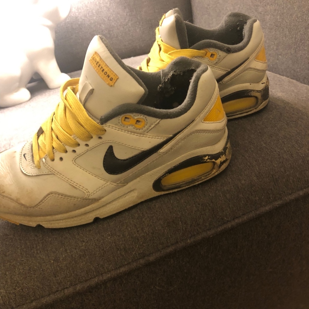 Nike Livestrong Edition Airmax Size 6.5 - Picture 4 of 6